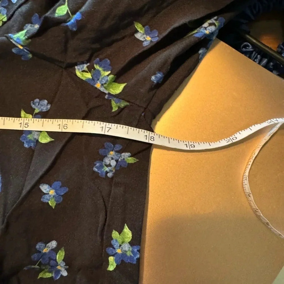 New WeWoreWhat Ruffle Blouse Black Multicolor floral Small - Picture 8 of 9